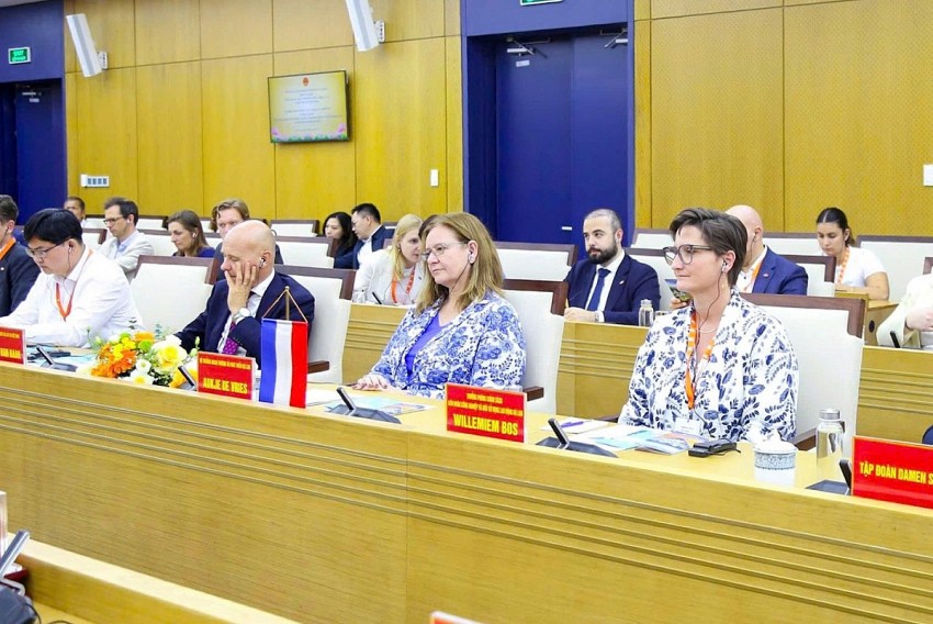 Hải Phòng và Hà Lan bắt tay phát triển cảng biển xanh, logistics thông minh