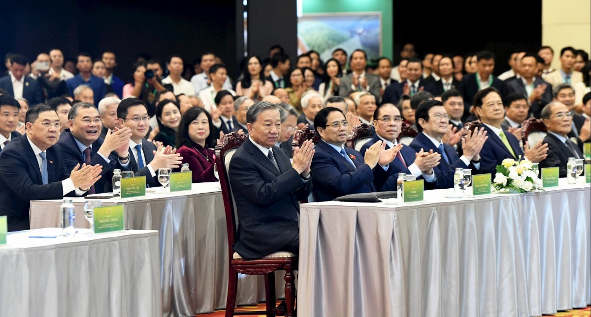 Long trọng tổ chức Lễ kỷ niệm 80 năm Ngành Nông nghiệp và Môi trường và đón nhận Huân chương Lao động hạng Nhất