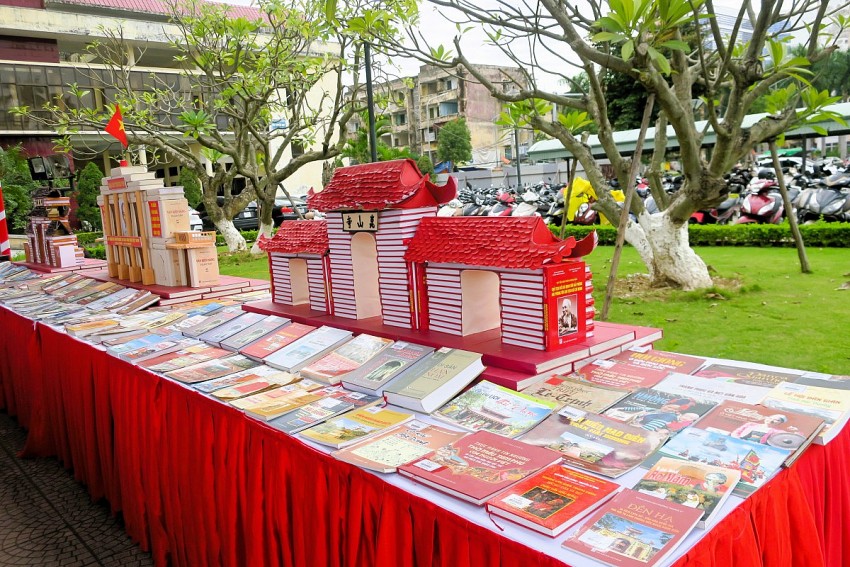 Khai mạc trưng bày, triển lãm sách “Hải Phòng - Sắc màu di sản”