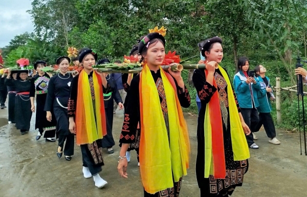 Lễ hội giã cốm mừng cơm mới gìn giữ hồn cốt văn hoá người Tày ở Đức Lương