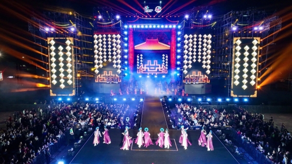 du lich hue mot nam du lich soi dong giau ban sac va thanh cong