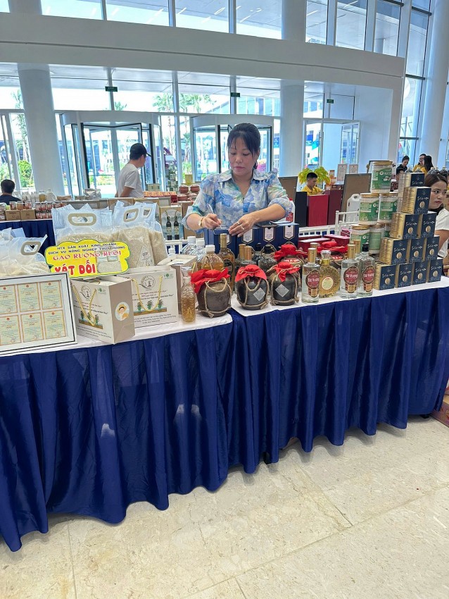 Người phụ nữ biến ruộng Rươi thành “vàng hữu cơ” ở thành phố Cảng