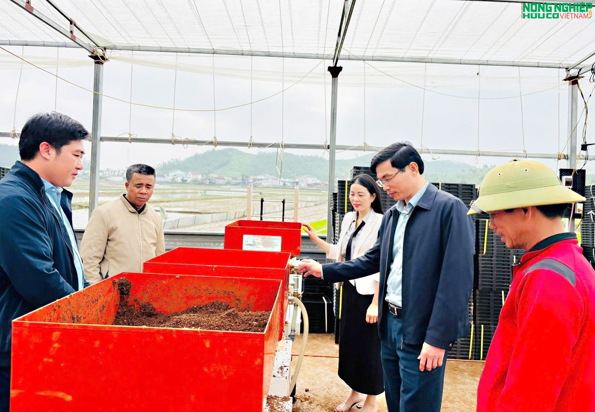 Nông dân xã Bình Minh tiên phong ứng dụng khoa học kỹ thuật, gieo mạ khay quy mô lớn Nông dân xã Bình Minh tiên phong ứng dụng khoa học kỹ thuật, gieo mạ khay quy mô lớn