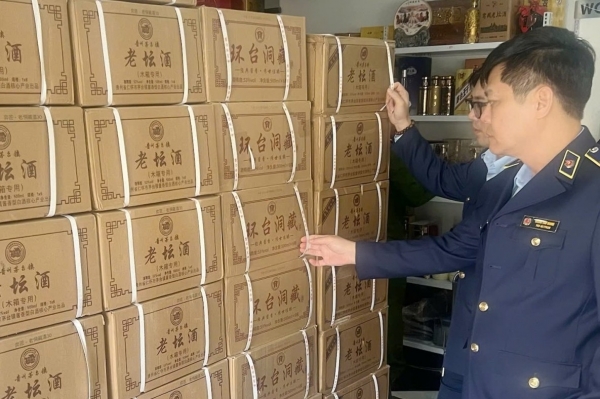 Xử lý nghiêm vụ kinh doanh hơn 2.200 chai rượu ngoại nhập lậu tại Hưng Yên