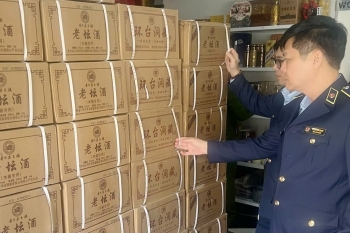 Xử lý nghiêm vụ kinh doanh hơn 2.200 chai rượu ngoại nhập lậu tại Hưng Yên