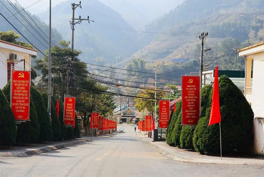 Lào Cai: Rực rỡ cờ, hoa đón chào Đại hội XIV của Đảng Lào Cai: Rực rỡ cờ, hoa đón chào Đại hội XIV của Đảng