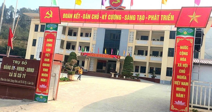 Lào Cai: Rực rỡ cờ, hoa đón chào Đại hội XIV của Đảng Lào Cai: Rực rỡ cờ, hoa đón chào Đại hội XIV của Đảng