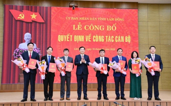 UBND tỉnh Lâm Đồng công bố các quyết định điều động, bổ nhiệm cán bộ