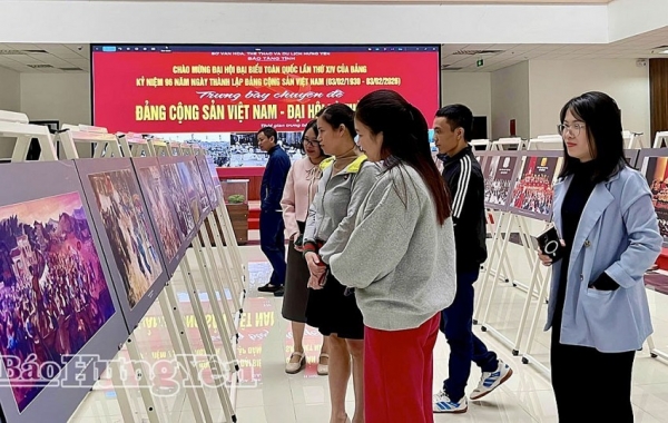 Hưng Yên: Trưng bày tư liệu quý về lịch sử vẻ vang của Đảng qua các kỳ Đại hội