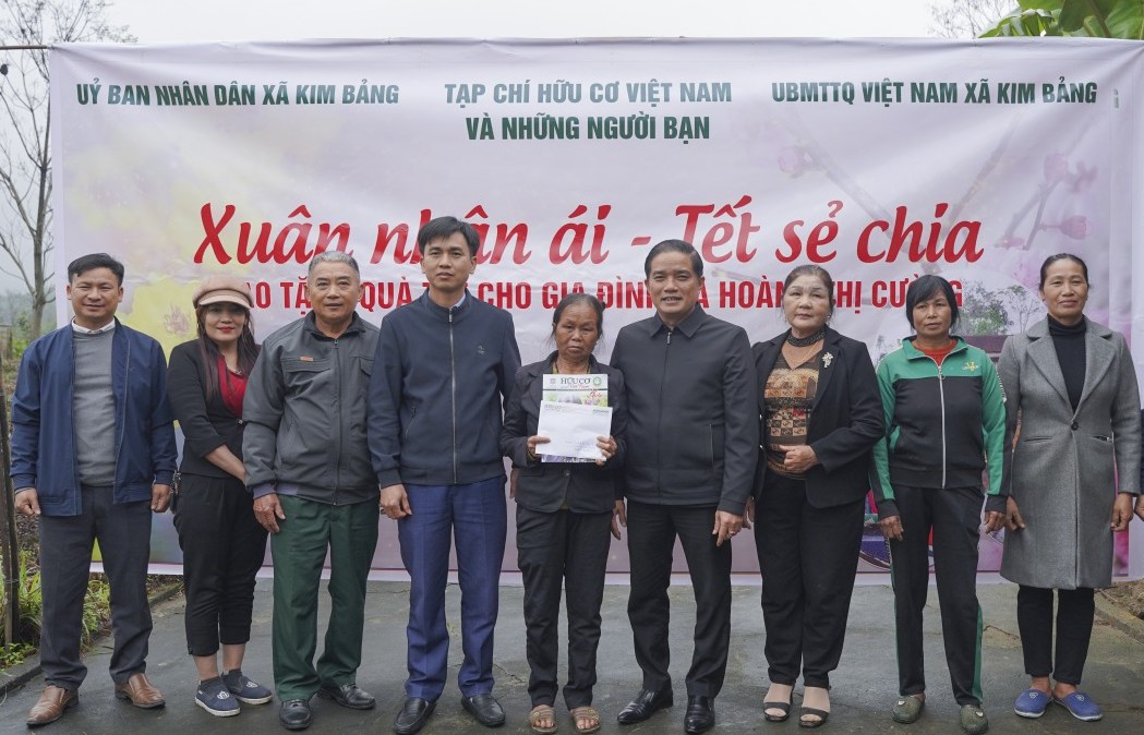 Tạp chí Hữu cơ Việt Nam tổ chức trao tặng quà tết cho gia đình hoàn cảnh khó khăn tại Nghệ  An