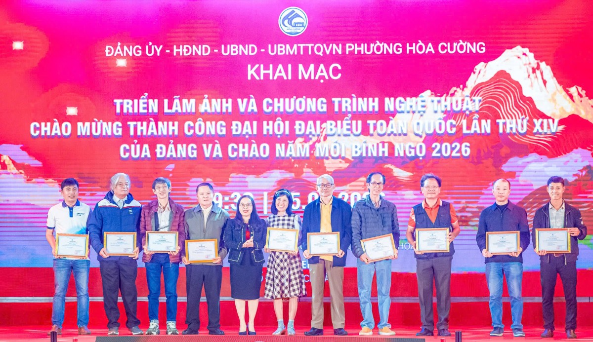 Triển lãm ảnh và chương trình nghệ thuật “Ánh sáng niềm tin” chào mừng thành công Đại hội Đảng XIV