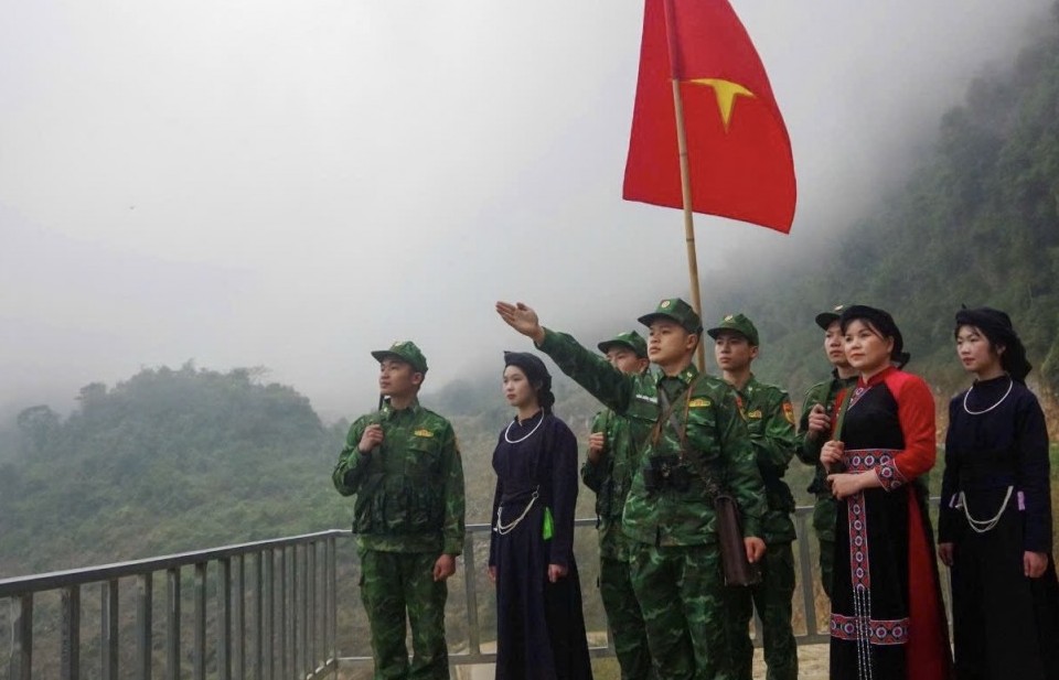 Xuân biên cương xanh màu áo lính