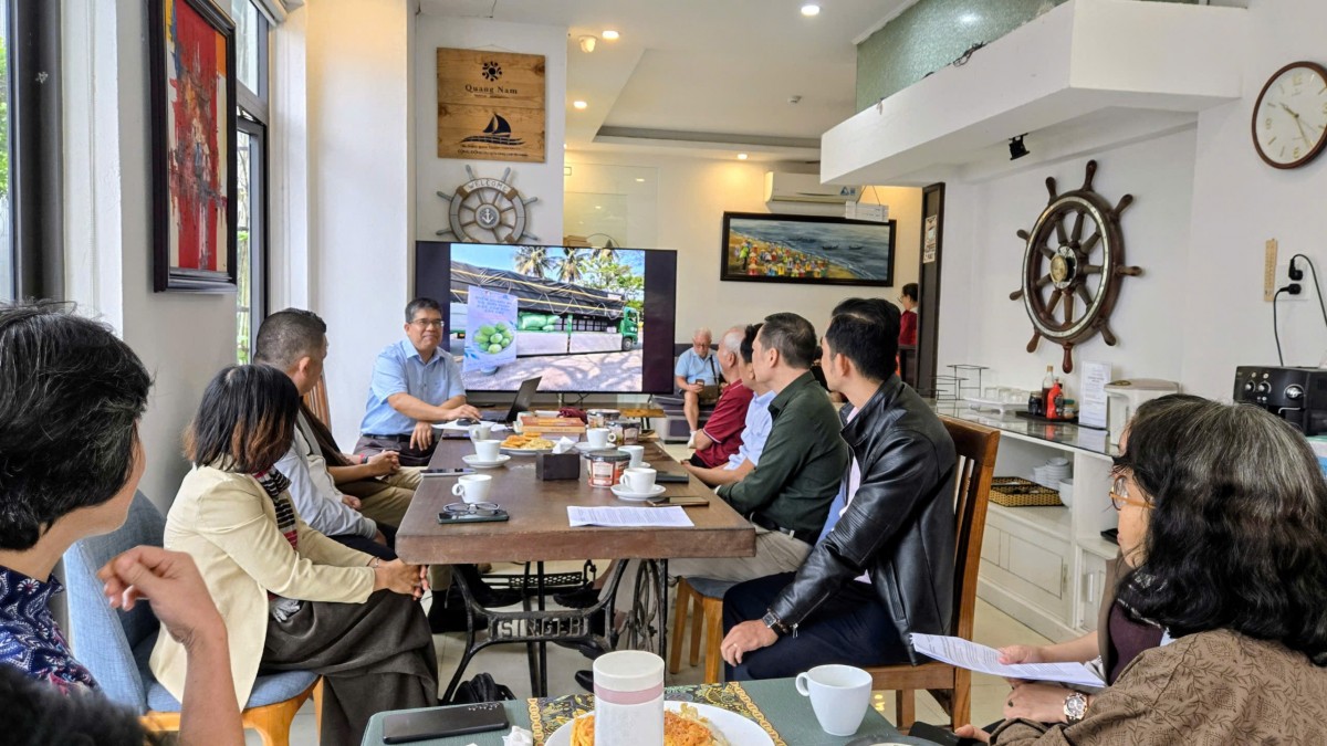 Rộn ràng phiên chợ Tết Bính Ngọ ven làng chài Tân Thành