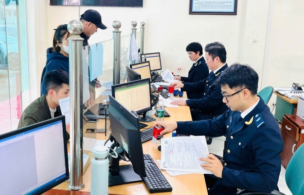 Gỡ ách tắc thực phẩm nhập khẩu: Hải quan yêu cầu toàn ngành trực 24/7