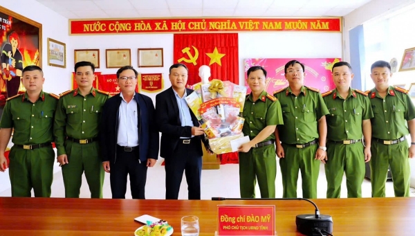 Phó Chủ tịch UBND tỉnh Đắk Lắk thăm, chúc Tết các đơn vị Công an nhân dịp Xuân Bính Ngọ 2026
