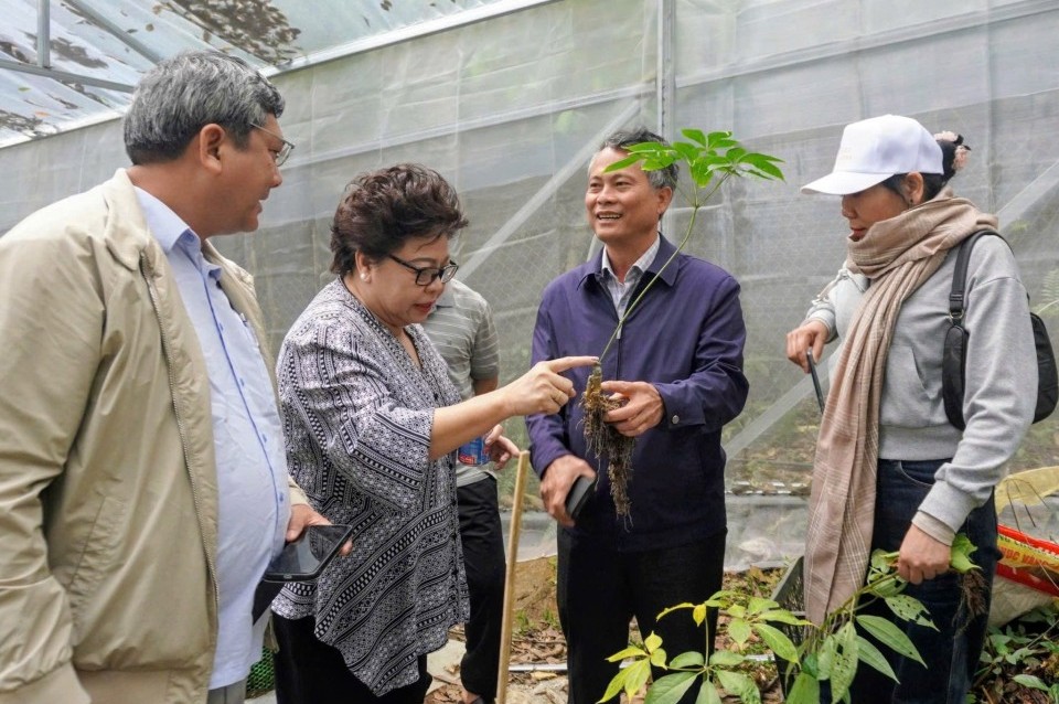 Thay đổi nếp nghĩ, cách làm, hành động quyết liệt để đưa Nghị quyết của Đảng vào cuộc sống