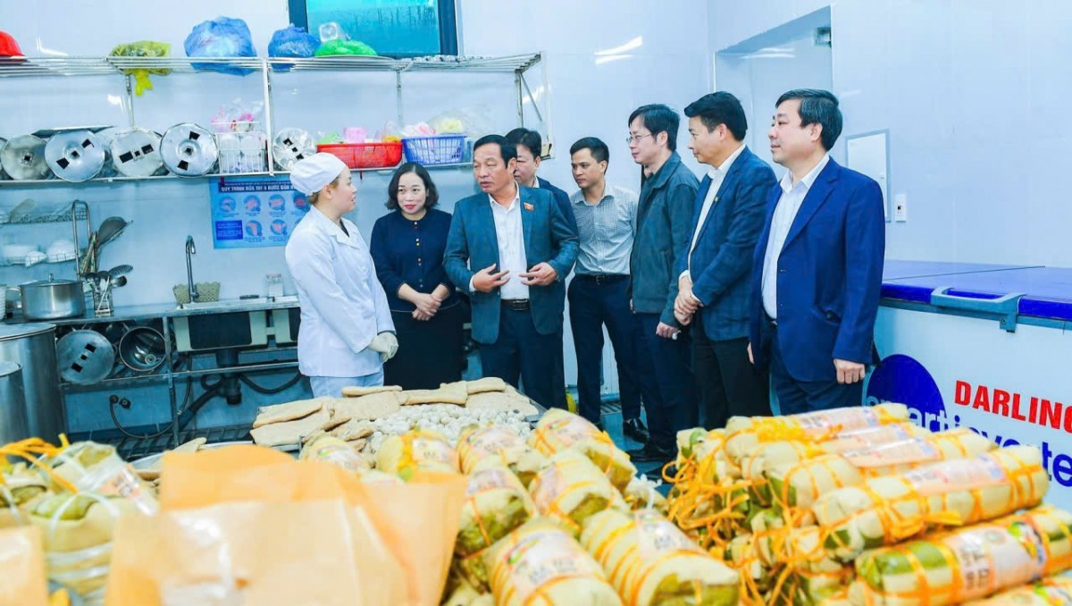 "Người gác cổng" mang tết sạch, an toàn cho người dân đất Cảng