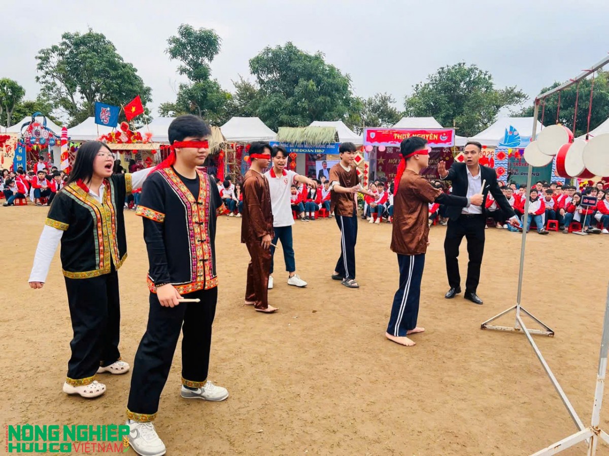 Trường EDISON rực rỡ hội chợ xuân Bính Ngọ: Lan toa sắc xuân và gói trọn yêu thương