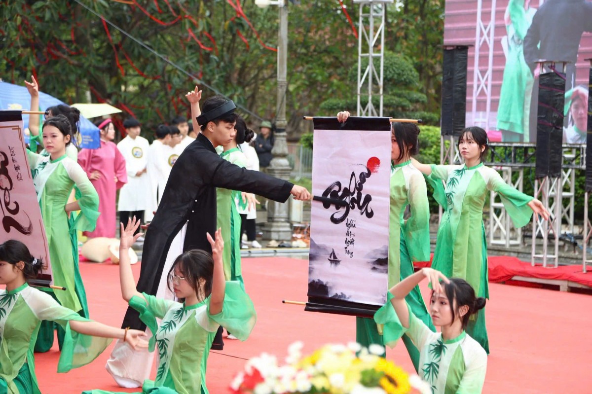 Khai bút Xuân Bính Ngọ 2026: Hành trình về miền di sản và đạo học của đất Cảng