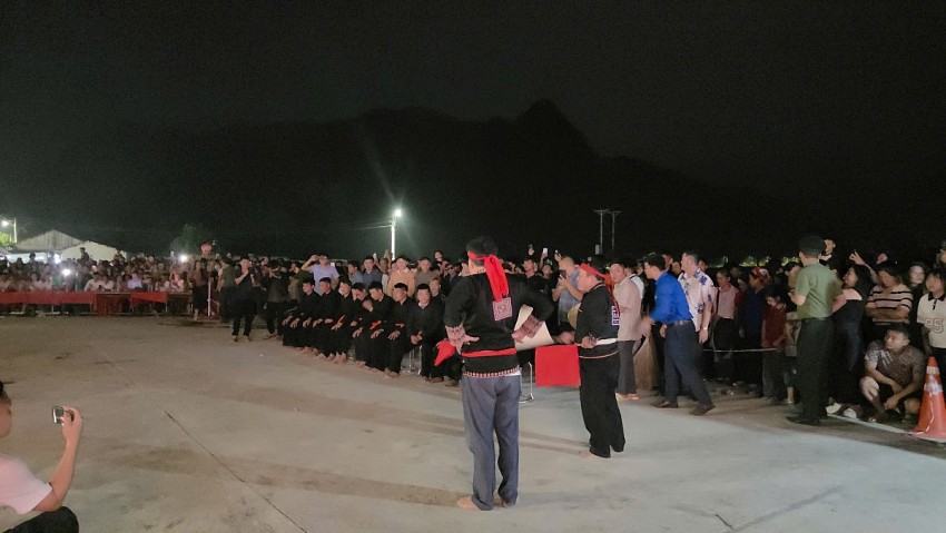 Độc đáo lễ hội nhảy lửa của người Dao Nậm Đét xã Bảo Nhai