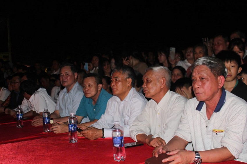 Độc đáo lễ hội nhảy lửa của người Dao Nậm Đét xã Bảo Nhai