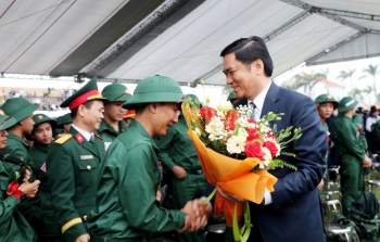 Hơn 3.800 tân binh Nghệ An hăng hái lên đường nhập ngũ