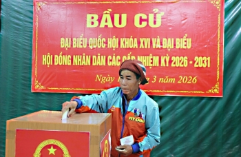 Bản làng Đan Lai giữa đại ngàn Pù Mát nô nức đi bầu cử sớm
