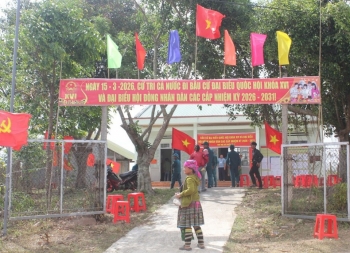 Đắk Lắk: Người dân xã Phú Xuân nô nức tham gia bầu cử vui chung ngày hội lớn