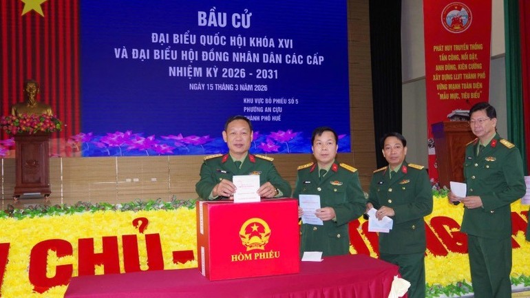 Niềm tin và trách nhiệm của cử tri trên đất Cố đô Huế Hoạt động bầu cử diễn ra tại Bộ Chỉ huy Quân sự thành phố