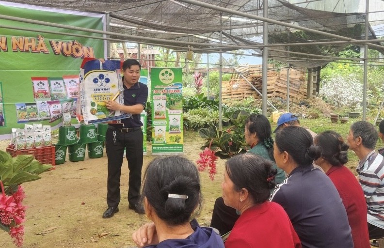Chương trình “Tư vấn nhà vườn” hướng dẫn nhận biết và sử dụng phân bón cho nông dân