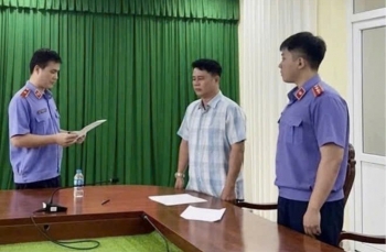 Vĩnh Long: Tước danh hiệu Công an Nhân dân đối với 2 cán bộ liên quan vụ tai nạn làm nữ sinh tử vong