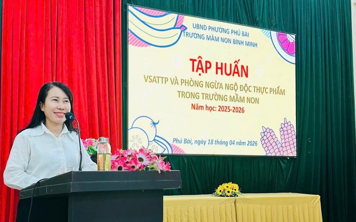 Tp. Huế: Phường Phú Bài tập huấn phòng ngừa và kiểm soát vệ sinh an toàn thực phẩm