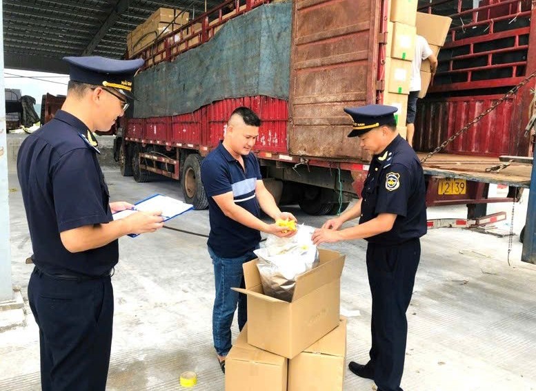 Hải quan phát hiện, bắt giữ hơn 17.000 sản phẩm vi phạm về xuất xứ, nhãn hàng hóa