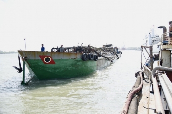 Tạm giữ tàu khai thác khoảng 200m³ cát không rõ nguồn gốc trên vùng biển TP.HCM