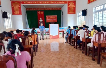 Tập huấn kỹ thuật thâm canh cà phê thích ứng biến đổi khí hậu cho nông dân