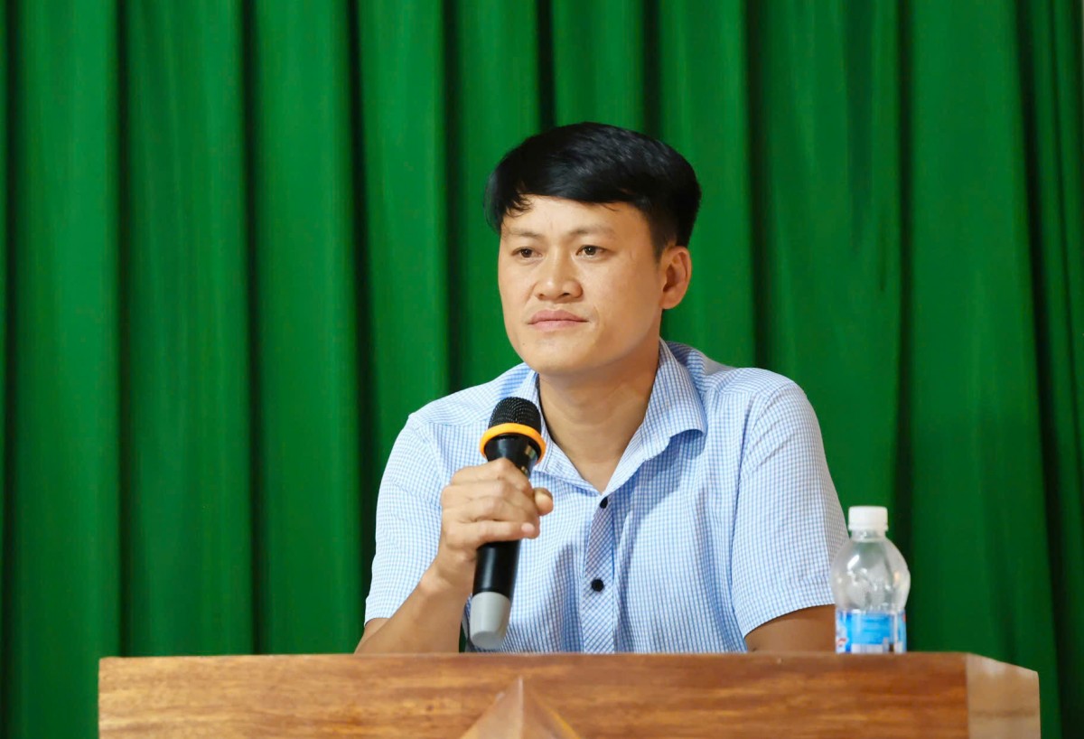 Tạp chí điện tử Nông nghiệp hữu cơ Việt Nam hỗ trợ kinh phí lắp đèn năng lượng mặt trời cho bon Bu N’Rung