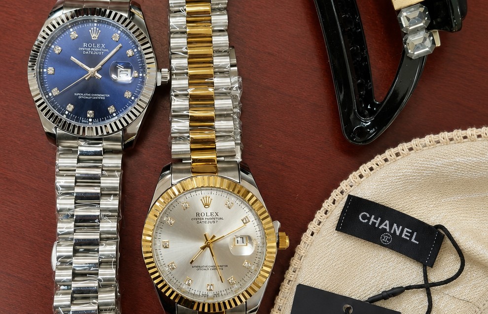 Phát hiện 5.000 sản phẩm giả mạo nhãn hiệu Rolex, Gucci, Chanel trị giá gần 1,28 tỷ đồng