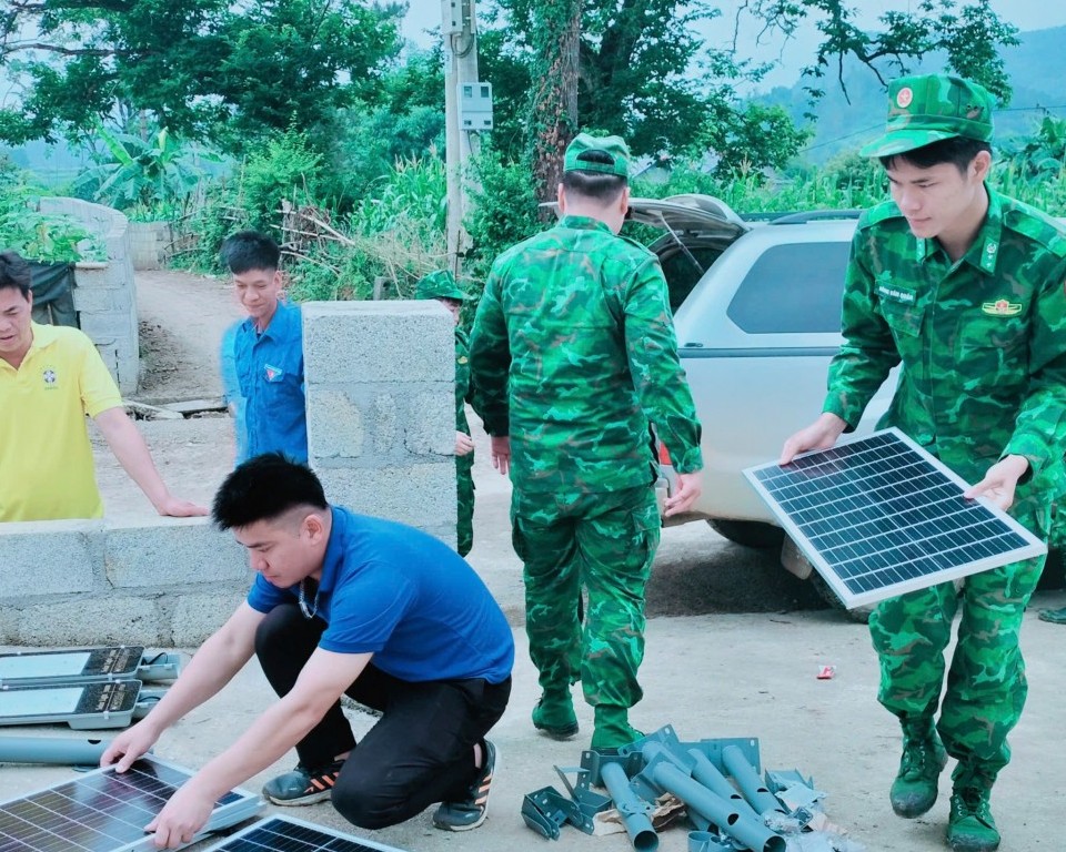 Cao Bằng: Đồn Biên phòng Ngọc Côn phối hợp tổ chức Chương trình “Thắp sáng vùng biên”
