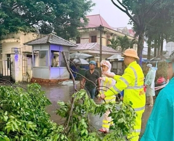 Xã Ea Kar khẩn trương khắc phục thiệt hại do mưa dông, lốc sét
