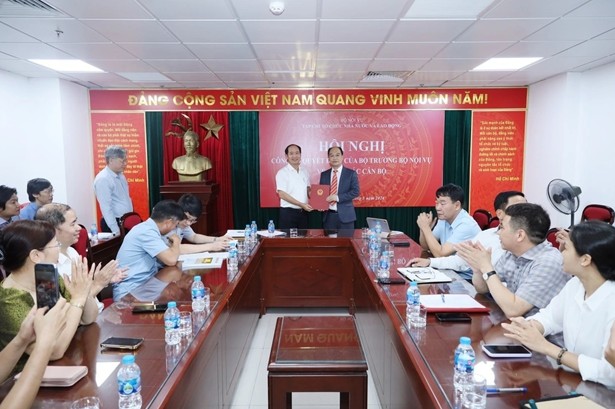 Ông Đào Tùng Bách giữ chức Phó Tổng biên tập Tạp chí Tổ chức nhà nước và Lao động