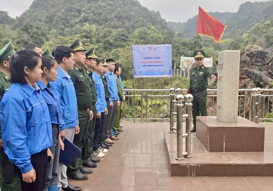 dua phap luat den voi dong bao hanh trinh ben bi noi bien cuong