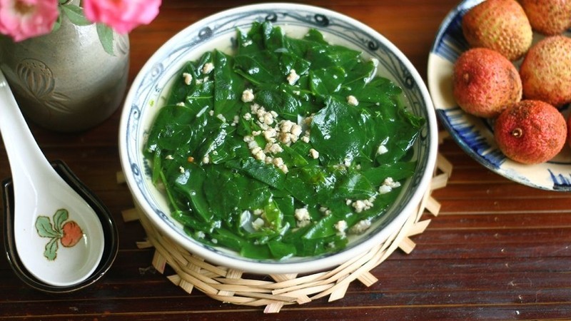 Giải nhiệt ngày hè cùng canh rau sâm đất thịt bằm ngọt thanh, bổ dưỡng