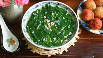 Giải nhiệt ngày hè cùng canh rau sâm đất thịt bằm ngọt thanh, bổ dưỡng