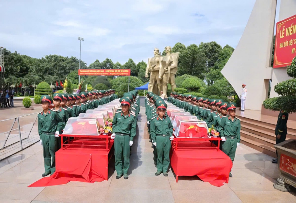 Đắk Lắk trang trọng đón nhận 27 hài cốt liệt sĩ hy sinh tại Campuchia trở về đất mẹ