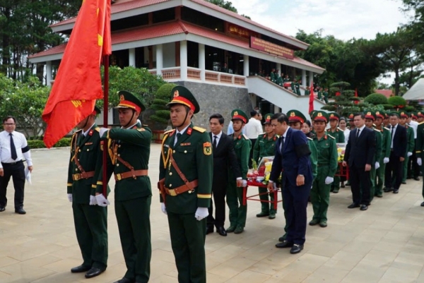 dak lak trang trong don nhan 27 hai cot liet si hy sinh tai campuchia tro ve dat me