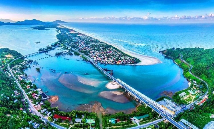 vịnh Lăng Cô
