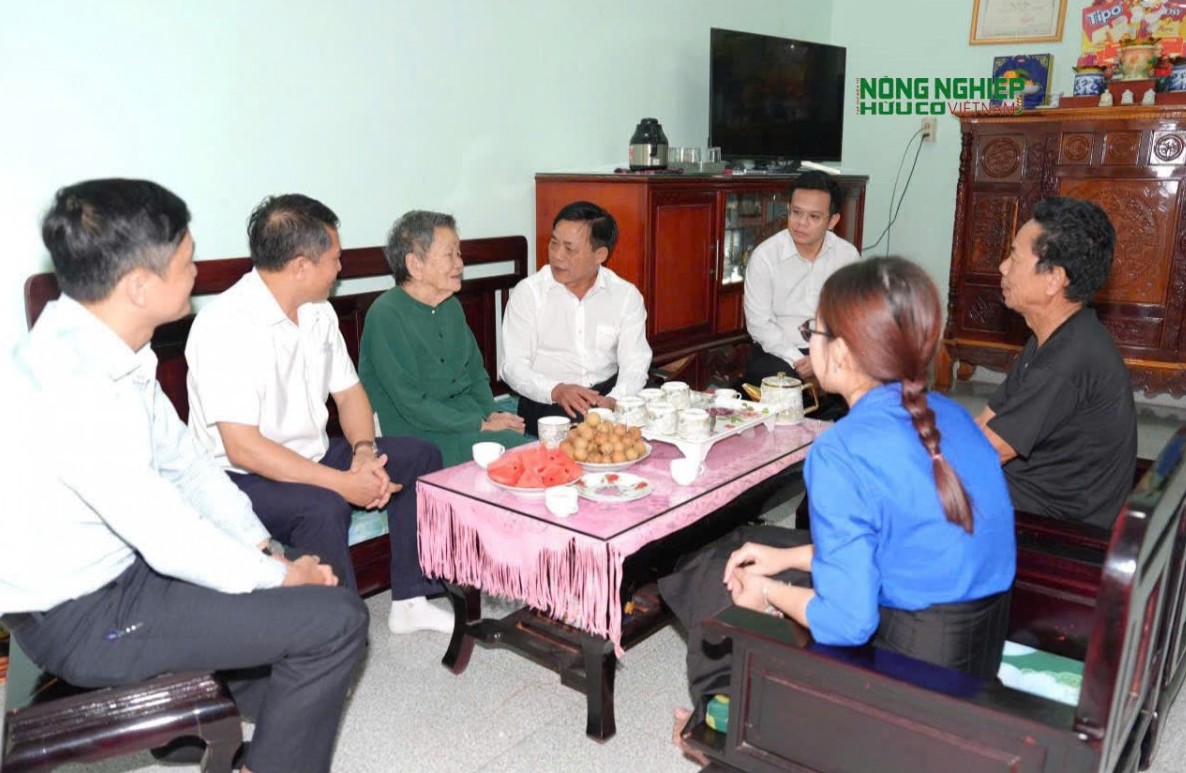 Chánh án TAND tỉnh Lâm Đồng thăm, tặng quà tri ân Mẹ Việt Nam Anh hùng nhân dịp 27/7
