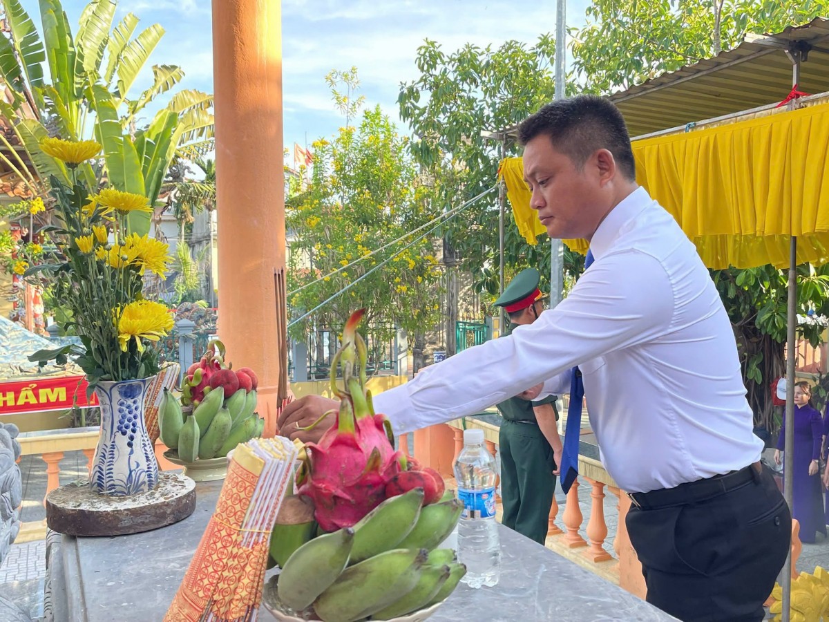 Anh hùng Liệt sĩ