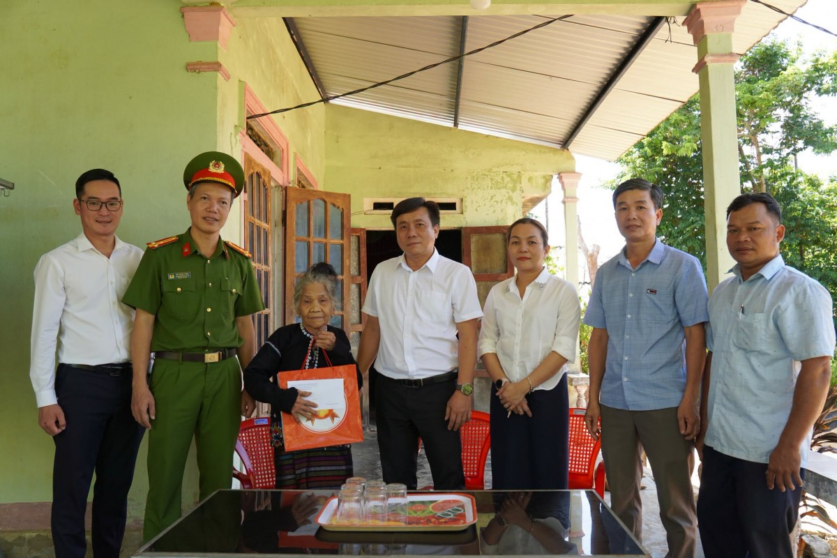 Tp. Huế: Xã Hưng Lộc lan tỏa nghĩa tình từ chuỗi hoạt động “Đền ơn đáp nghĩa”