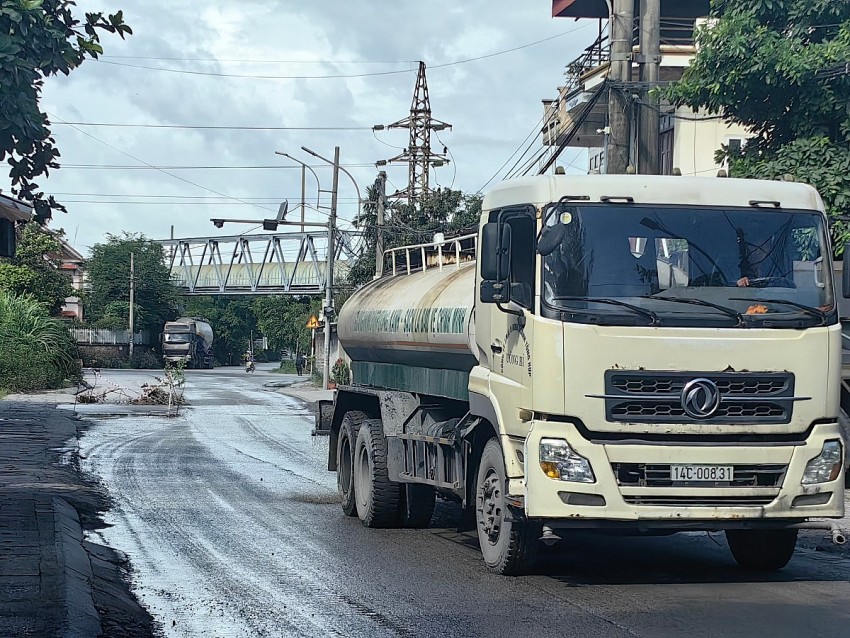 Công tác vệ sinh môi trường tăng cường tưới nước dập bụi